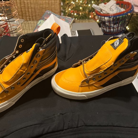 Vans - Picture 2 of 4